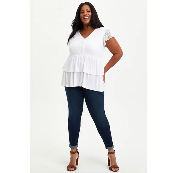 Torrid White Lace Tiered Women's Top NWT SZ 2 (18/20) - Picture 2 of 14
